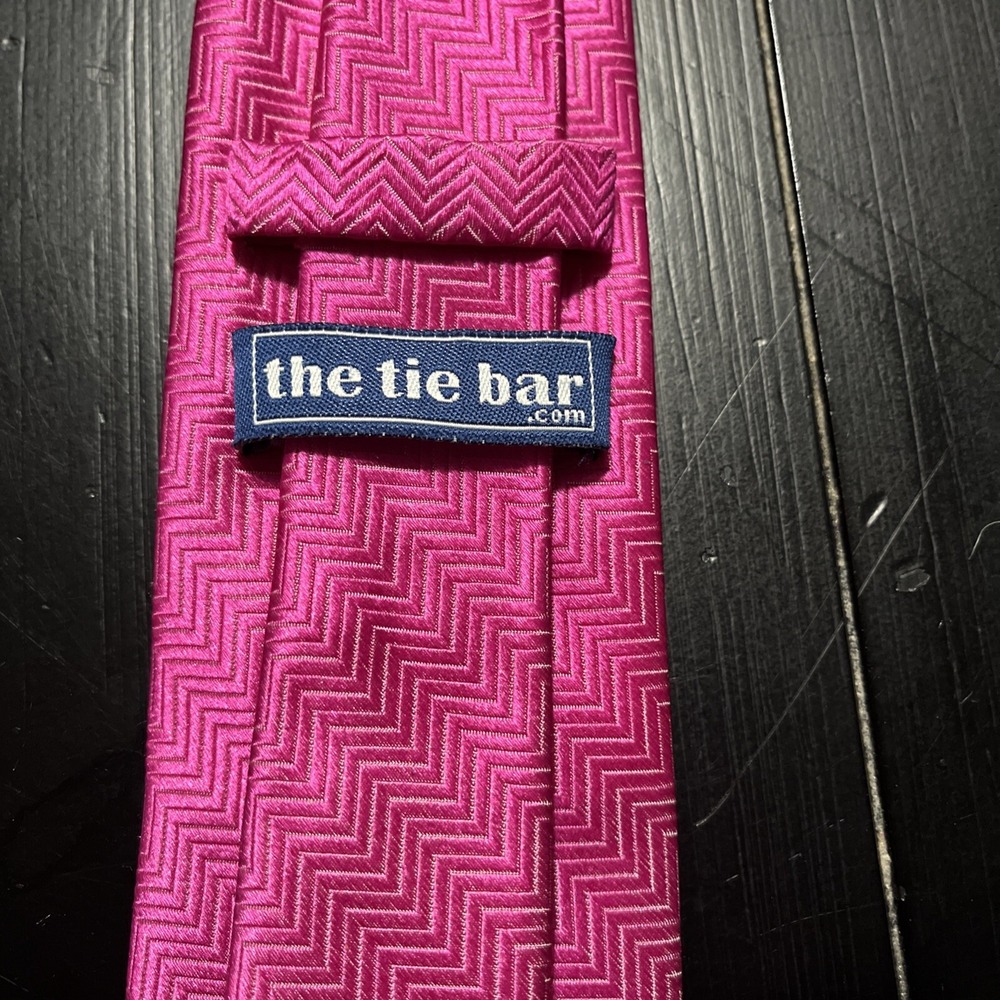 The Tie Bar Boys 100% Silk Necktie Pink Zig-Zag Pattern 3" W x 50" L